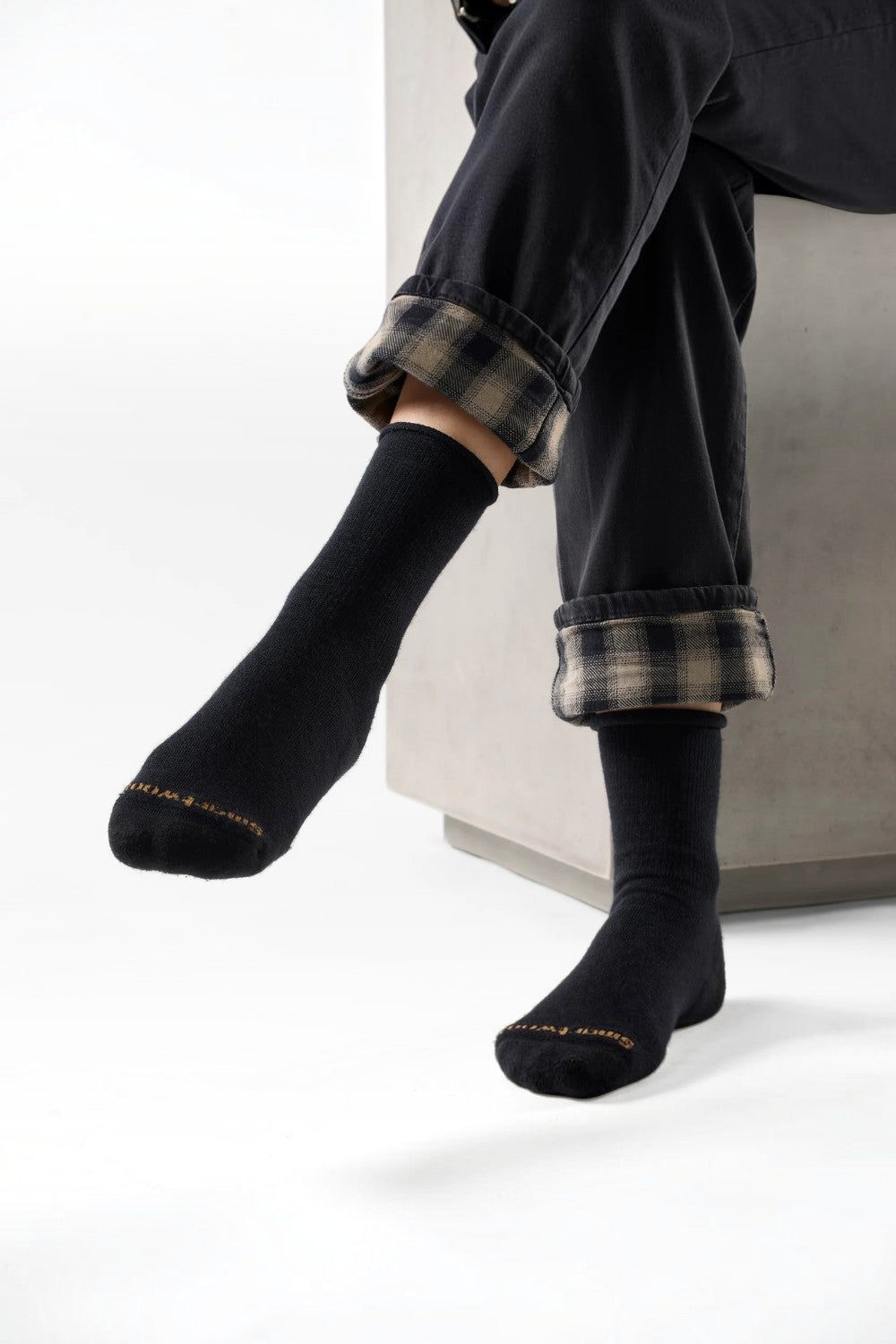 Broderick's Clothing Co. Smartwool black everyday roll top crew socks with a seamless toe and supportive arch brace