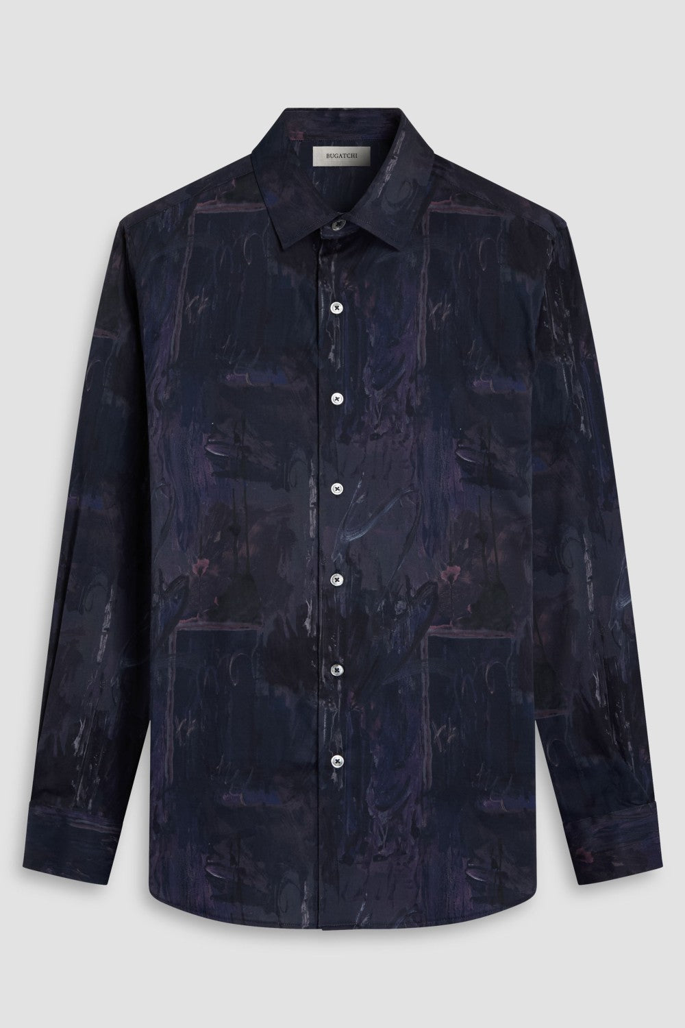 The Julian long-sleeved shirt is crafted from Comfort Stretch cotton and features a tonal floral print, a point collar, adjustable notched cuffs, and a curved hem.