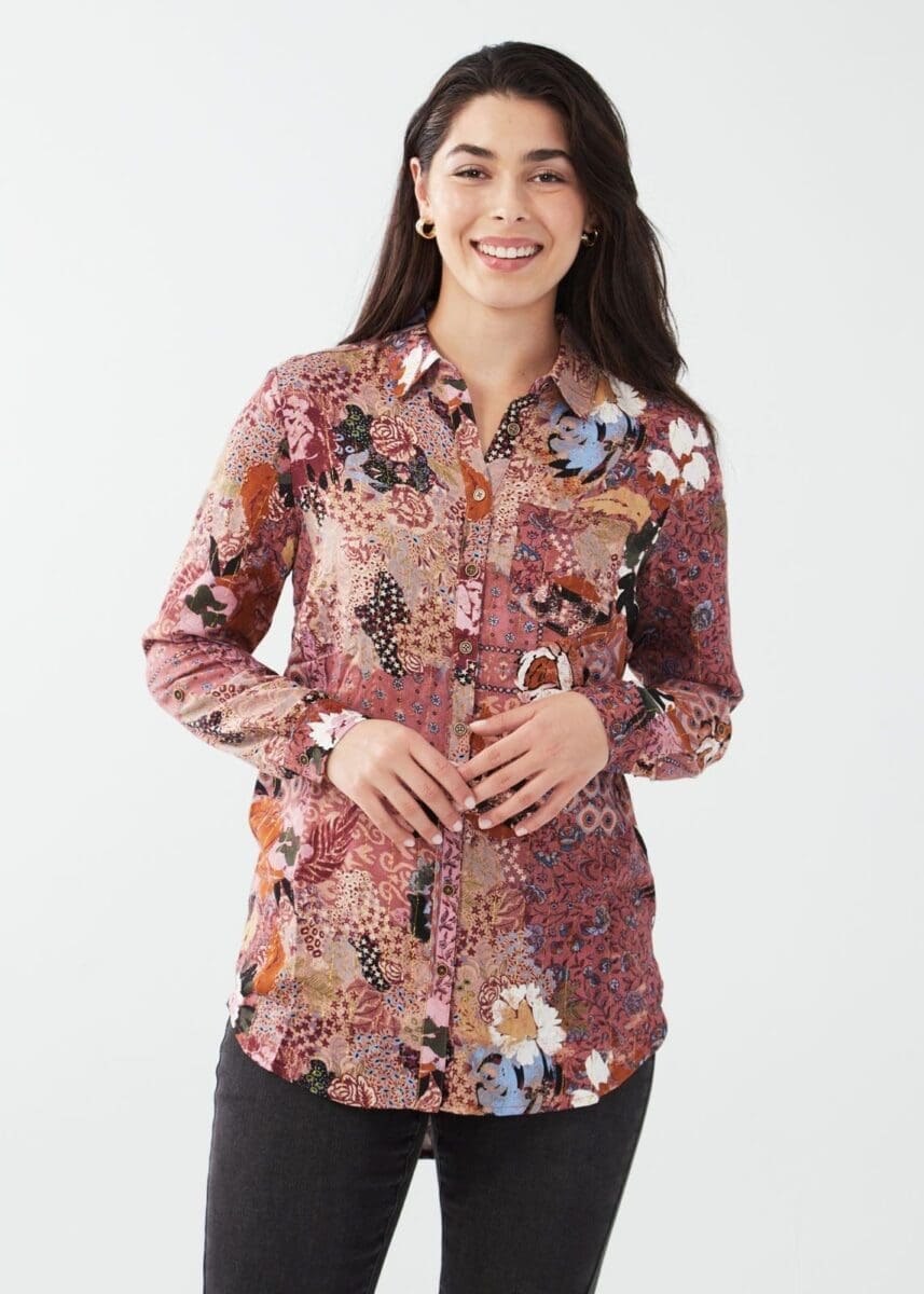 Bring modern elegance to your wardrobe in our printed shirt, woven with lurex for subtle shimmer and adorned with a modern patchwork print, carefully designed by a local artist. 