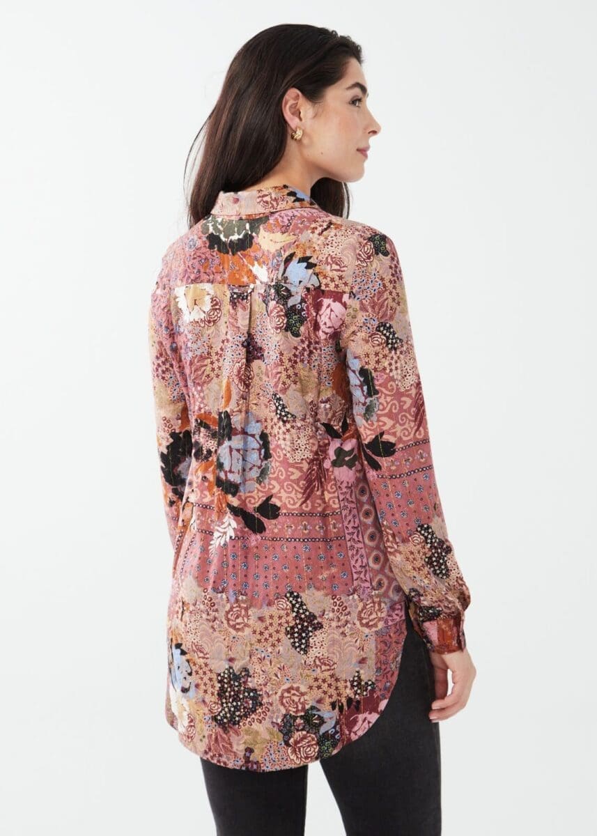 Bring modern elegance to your wardrobe in our printed shirt, woven with lurex for subtle shimmer and adorned with a modern patchwork print, carefully designed by a local artist. 