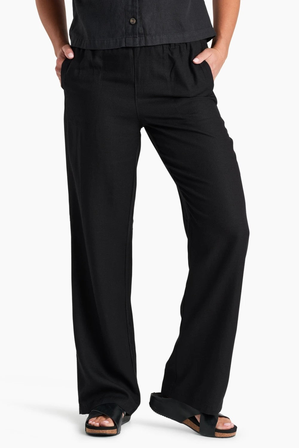 Cut from our ultra-soft, highly breathable blend of linen and Tencel, the FRESCO Pant keeps you cool and stylish in warm temperatures. With an effortless pull-on waistband and a relaxed everyday fit, our wide-leg design is the perfect choice for almost any casual occasion.