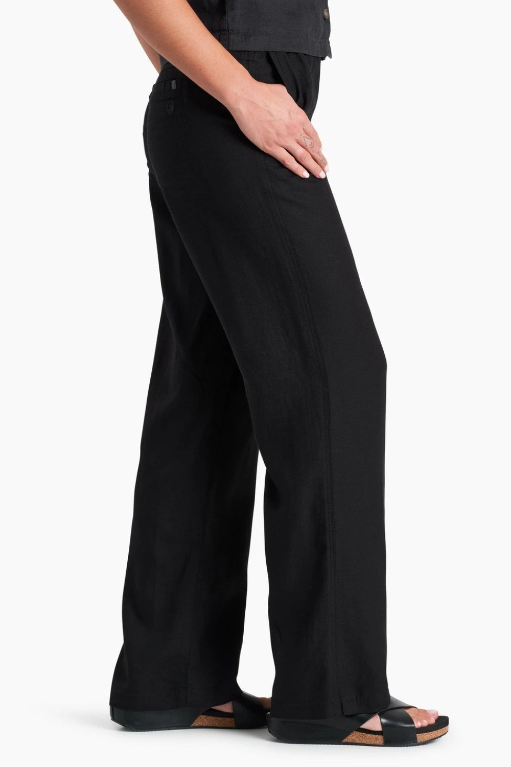 Cut from our ultra-soft, highly breathable blend of linen and Tencel, the FRESCO Pant keeps you cool and stylish in warm temperatures. With an effortless pull-on waistband and a relaxed everyday fit, our wide-leg design is the perfect choice for almost any casual occasion.