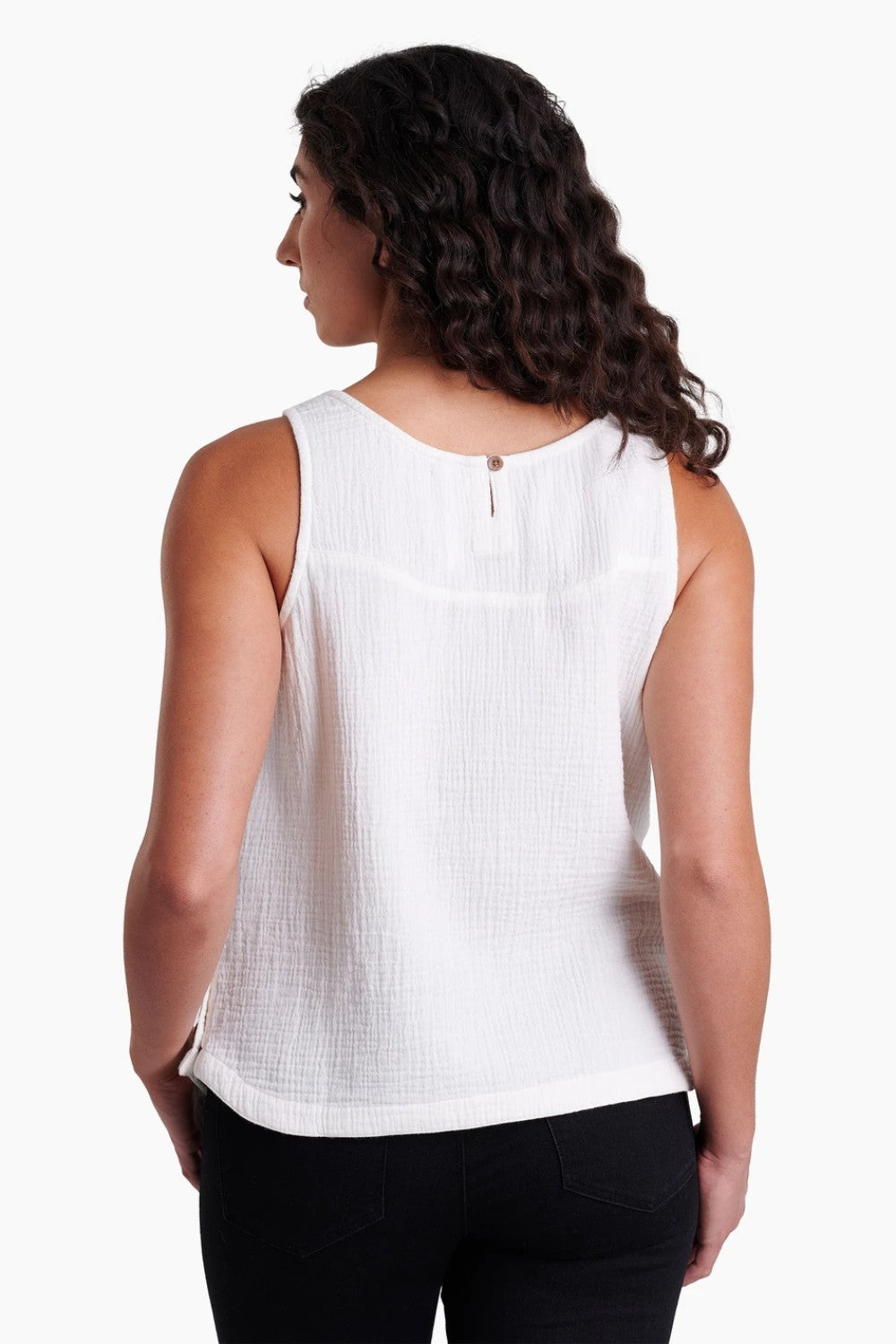Cut from soft, breathable 100% Organic Cotton, the KLOVER is your grab-and-go summer tank. Subtle style details like flattering yoke seams and button-up hem slits combine for a casual summer style that pairs with anything. With a relaxed feel, this KLOVER™ is bound to bring some good luck!