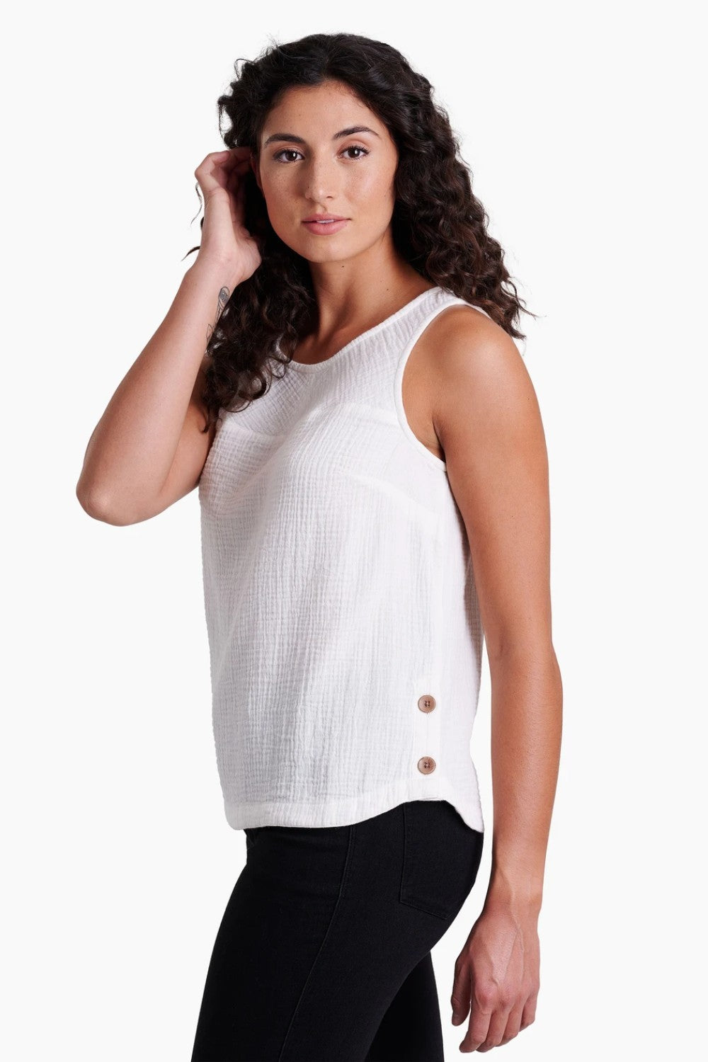 Cut from soft, breathable 100% Organic Cotton, the KLOVER is your grab-and-go summer tank. Subtle style details like flattering yoke seams and button-up hem slits combine for a casual summer style that pairs with anything. With a relaxed feel, this KLOVER™ is bound to bring some good luck!