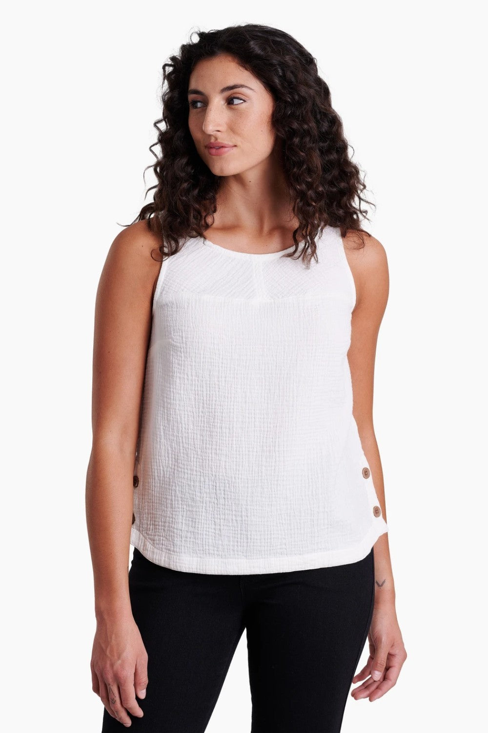 Cut from soft, breathable 100% Organic Cotton, the KLOVER is your grab-and-go summer tank. Subtle style details like flattering yoke seams and button-up hem slits combine for a casual summer style that pairs with anything. With a relaxed feel, this KLOVER™ is bound to bring some good luck!