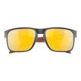 Holbrook is a timeless, classic design fused with modern Oakley technology.