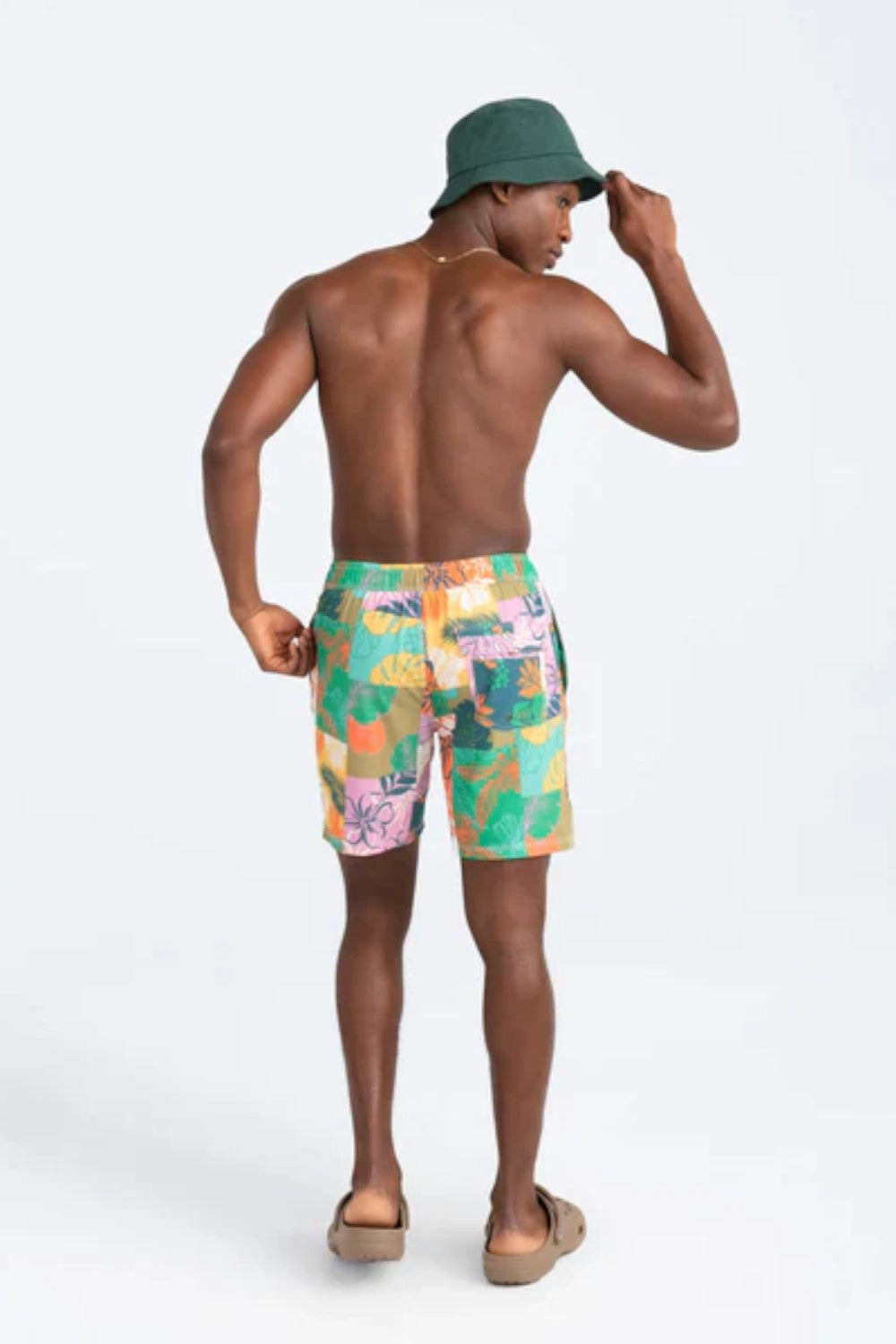 These 2N1 swim shorts combine a Slim Fit liner with an elastic-waist shell. The integrated liner is form-fitting through the butt and thighs.
