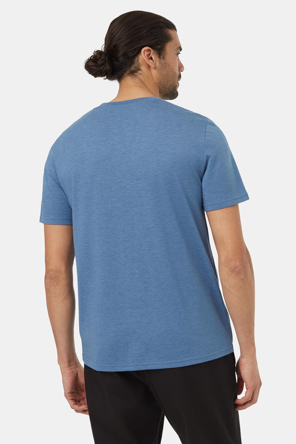 What can we say about this earth-friendly tee that it doesn't already say itself? This classic, straightforward piece is a sustainable staple for any wardrobe.