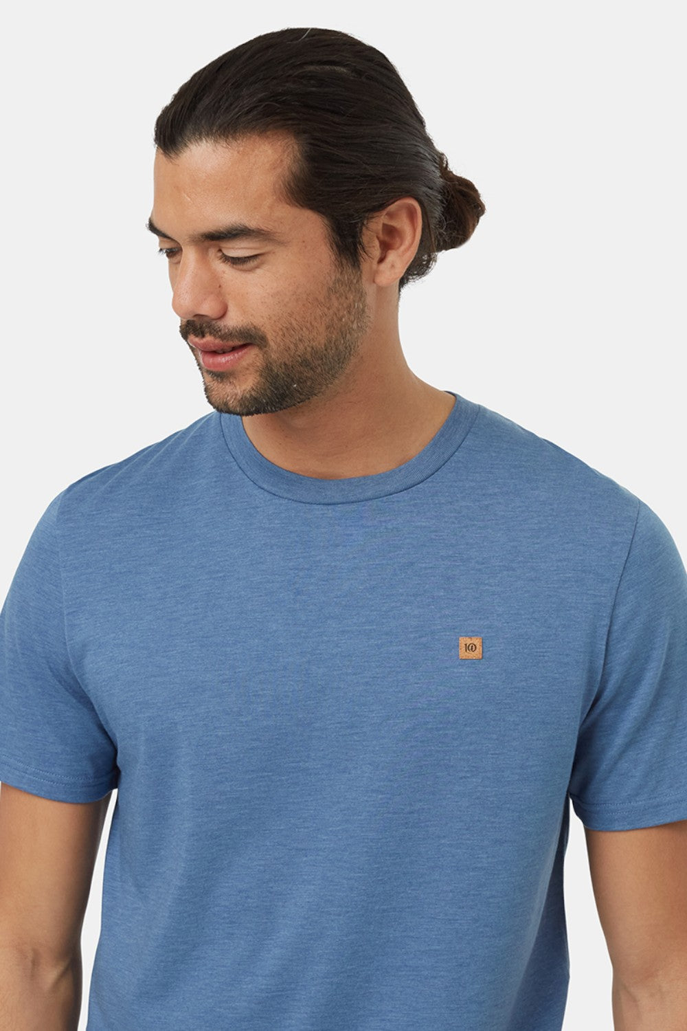 What can we say about this earth-friendly tee that it doesn't already say itself? This classic, straightforward piece is a sustainable staple for any wardrobe.