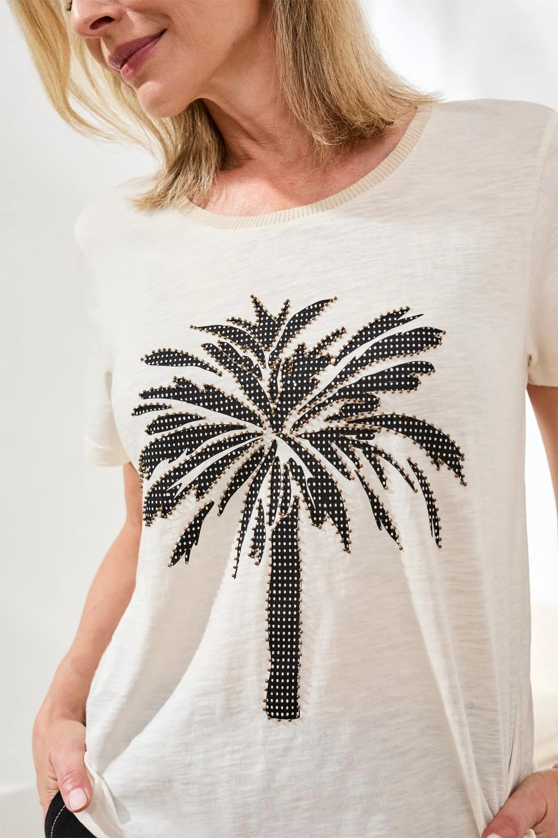 A bold palm placement print makes this crewneck tee a true standout. Crafted in slub cotton for breathable softness, it’s a fresh pop of artistry for your everyday style, finished with a classic fit.