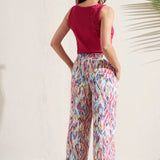Slide into these pull-on ankle pants rocking a lively print that brings bold colour to basic outfits. 