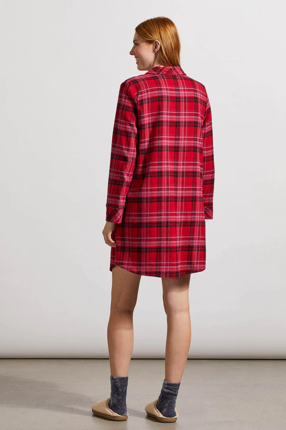Crawl into bed feeling comfy-as-can-be with this long-sleeve nightshirt crafted from super soft plaid flannel. 