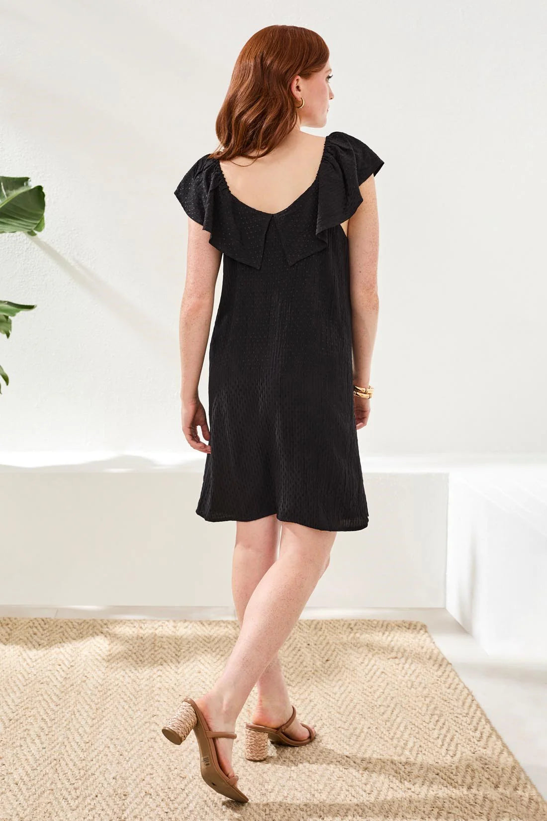 Experience versatility with our maxi dress designed to be worn two ways—on or off the shoulder. An elegant silhouette, fluid drape, and ruffle detail make this a standout for any occasion, while breathable viscose fabric ensures all-day comfort and effortless polish.
