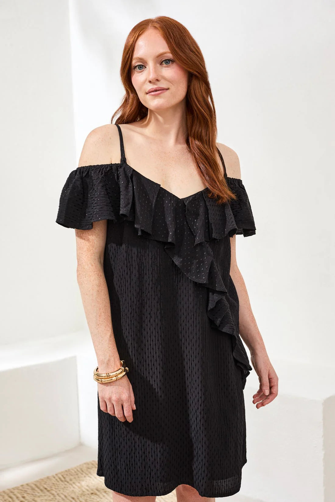 Experience versatility with our maxi dress designed to be worn two ways—on or off the shoulder. An elegant silhouette, fluid drape, and ruffle detail make this a standout for any occasion, while breathable viscose fabric ensures all-day comfort and effortless polish.