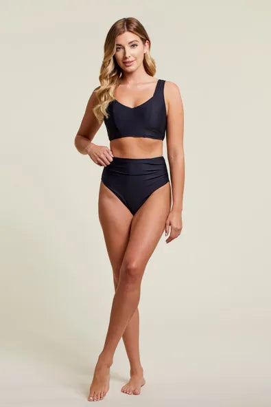Say goodbye to swimwear commitment issues with these multi-wear bikini bottoms that give you control of how you want to rock your seaside style. Wear them high-waisted for a slimming silhouette or flatter your figure by folding the waist down to create a pair of classic-cut bottoms. Your getting that extra protection with our UPF 50+ protection fabric.The choice is yours!