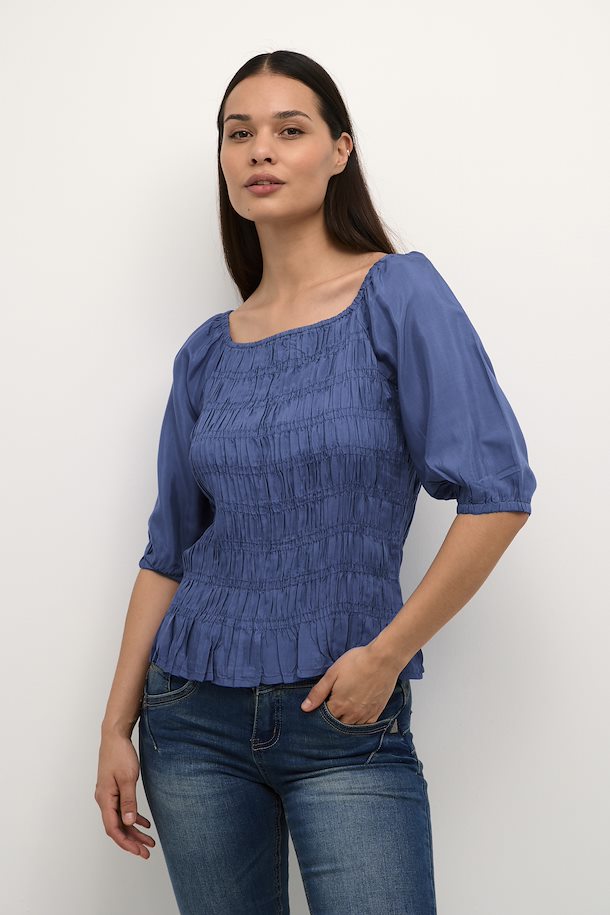 This garment features a tight fit and short length, measuring 58 cm in size 38. It is crafted from 55% Viscose (LENZING ECOVERO) and 45% Viscose.   