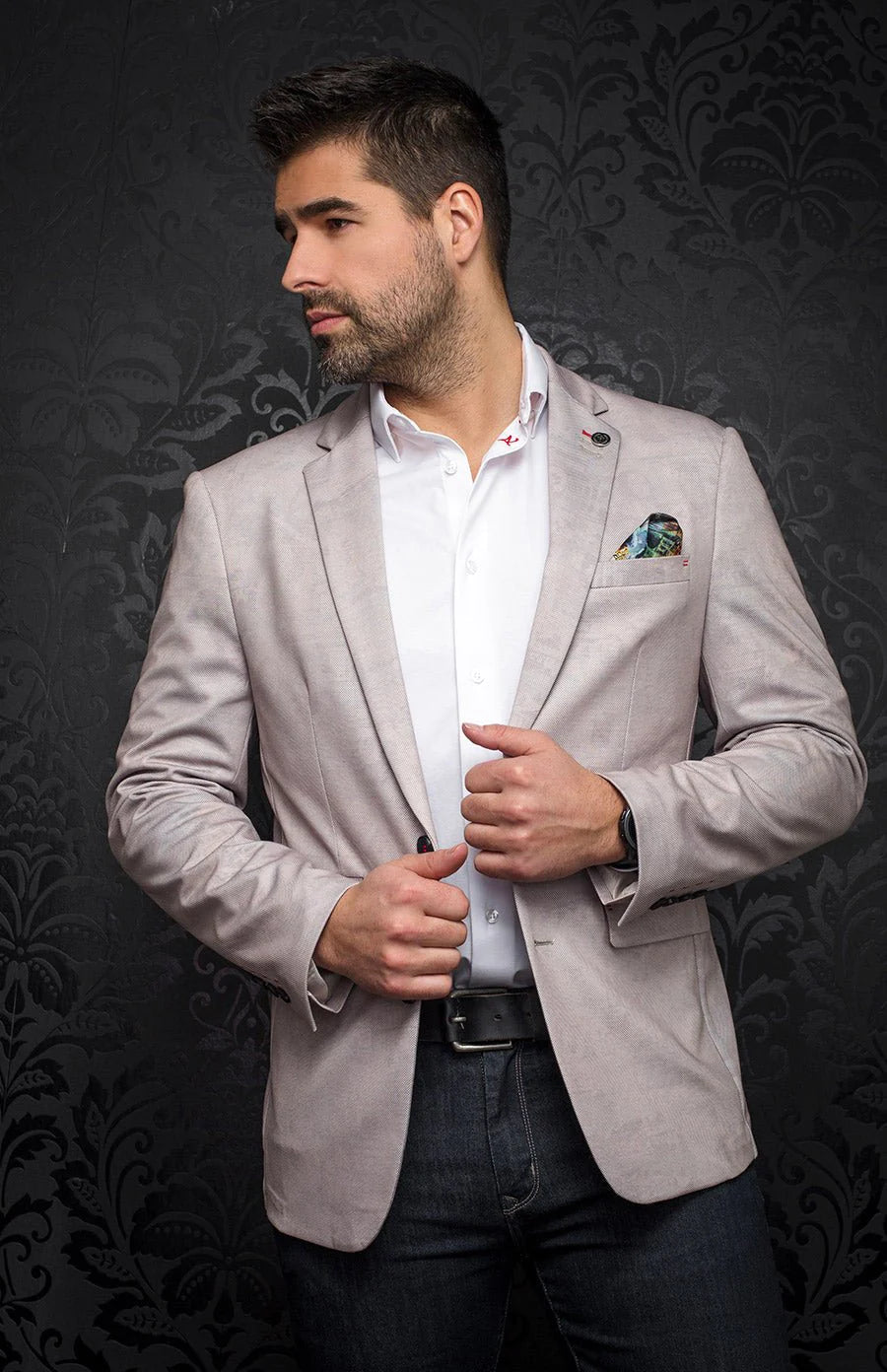 Blazer Fashionable and stretchy for men. Stand out with our sophisticated details and patterned lining. 