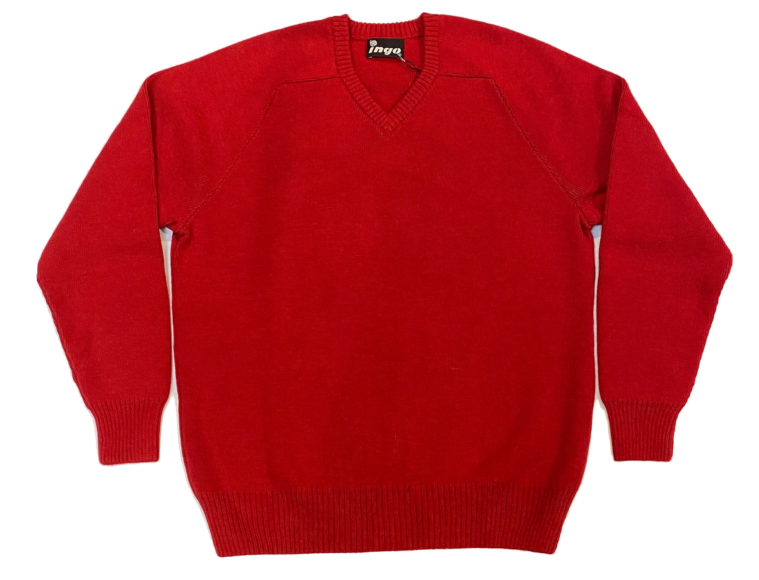 Ingo - Cuno V-Neck Sweater in Cherry.