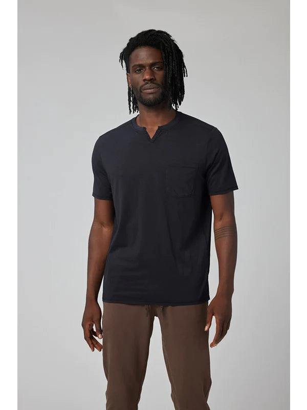 Tackle whatever the day throws at you in The Goodman Brand's premium t-shirt. It's woven from ultra-soft cotton jersey in a bold yet versatile hue.